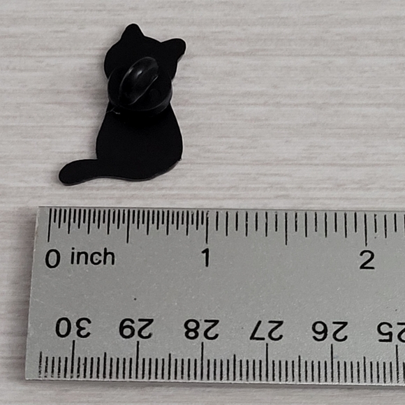 Swiftie Fan Cat With Junior Jewels Taylor Swift Video Tee Enamel Pin - Picture 6 of 10